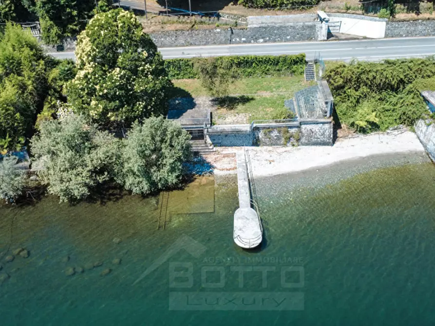 Immagine 38 di Villa in vendita  in Ss33 del sempione 77 a Belgirate