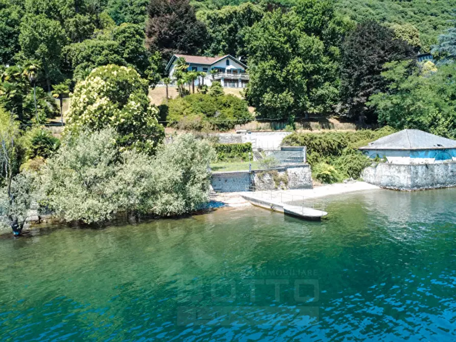 Immagine 40 di Villa in vendita  in Ss33 del sempione 77 a Belgirate