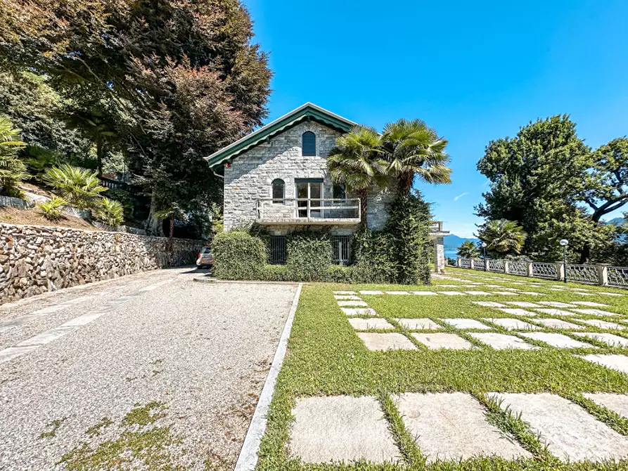 Immagine 42 di Villa in vendita  in Ss33 del sempione 77 a Belgirate