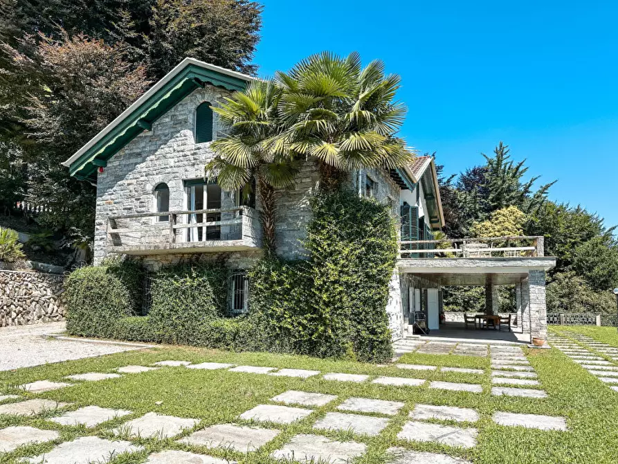 Immagine 44 di Villa in vendita  in Ss33 del sempione 77 a Belgirate