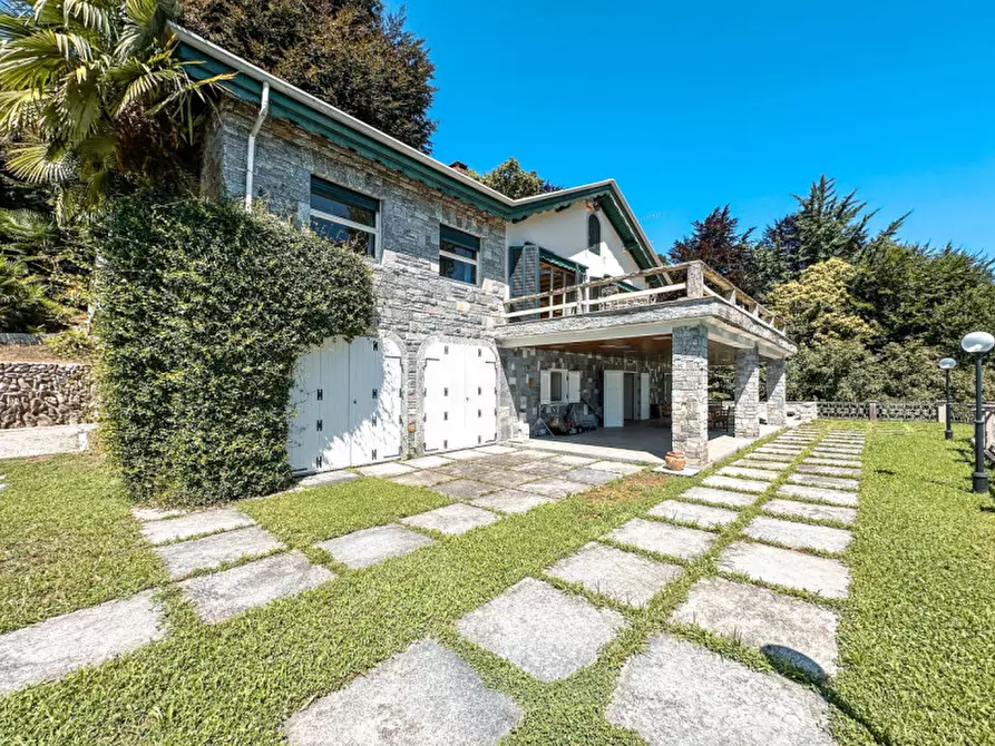 Immagine 46 di Villa in vendita  in Ss33 del sempione 77 a Belgirate