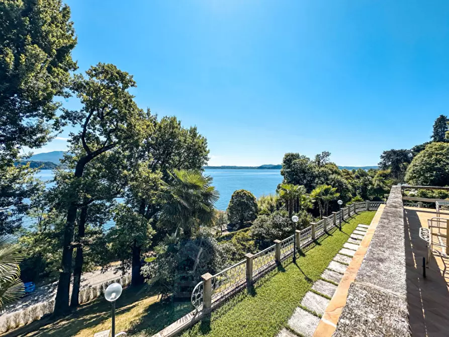 Immagine 47 di Villa in vendita  in Ss33 del sempione 77 a Belgirate