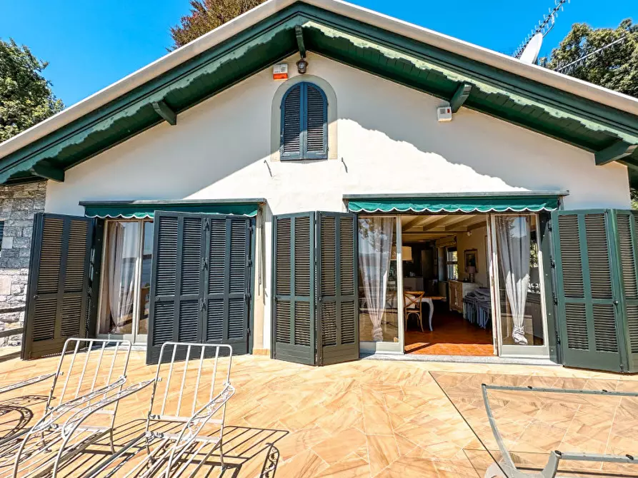 Immagine 52 di Villa in vendita  in Ss33 del sempione 77 a Belgirate