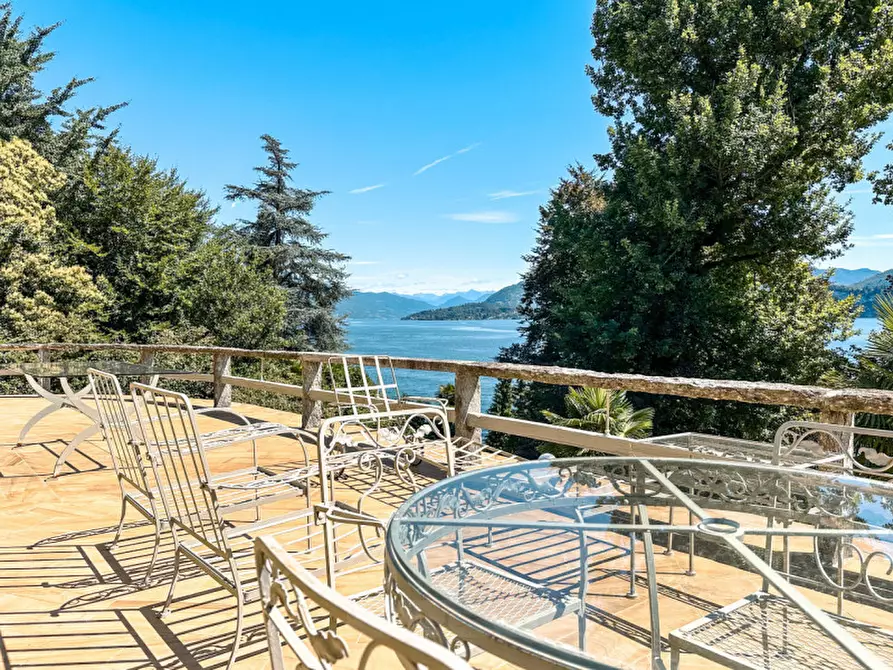 Immagine 53 di Villa in vendita  in Ss33 del sempione 77 a Belgirate