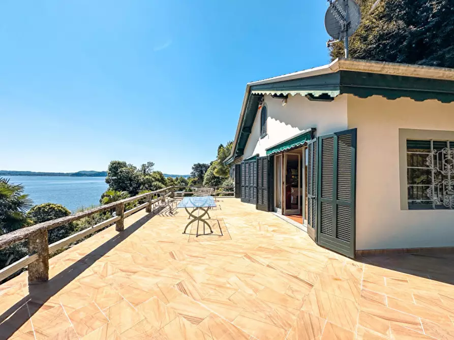 Immagine 54 di Villa in vendita  in Ss33 del sempione 77 a Belgirate