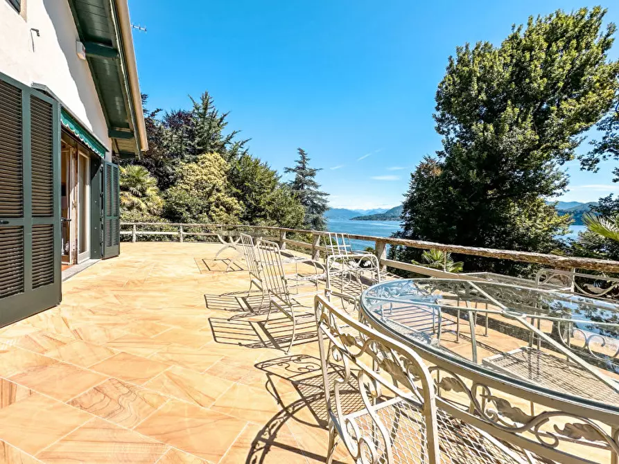 Immagine 55 di Villa in vendita  in Ss33 del sempione 77 a Belgirate