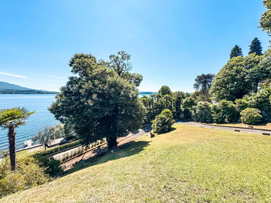 Immagine 56 di Villa in vendita  in Ss33 del sempione 77 a Belgirate