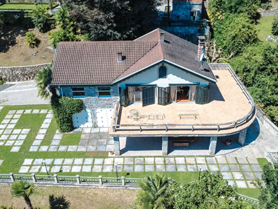 Immagine 58 di Villa in vendita  in Ss33 del sempione 77 a Belgirate