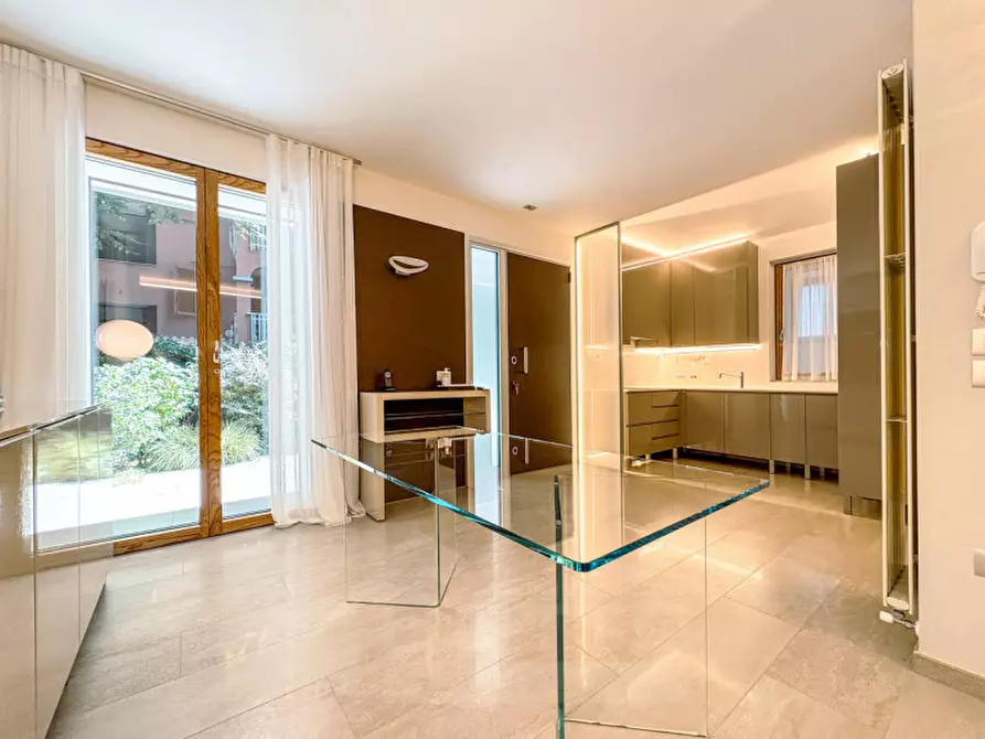 Immagine 3 di Casa indipendente in vendita  in Via Duchessa di Genova n.61/b a Stresa