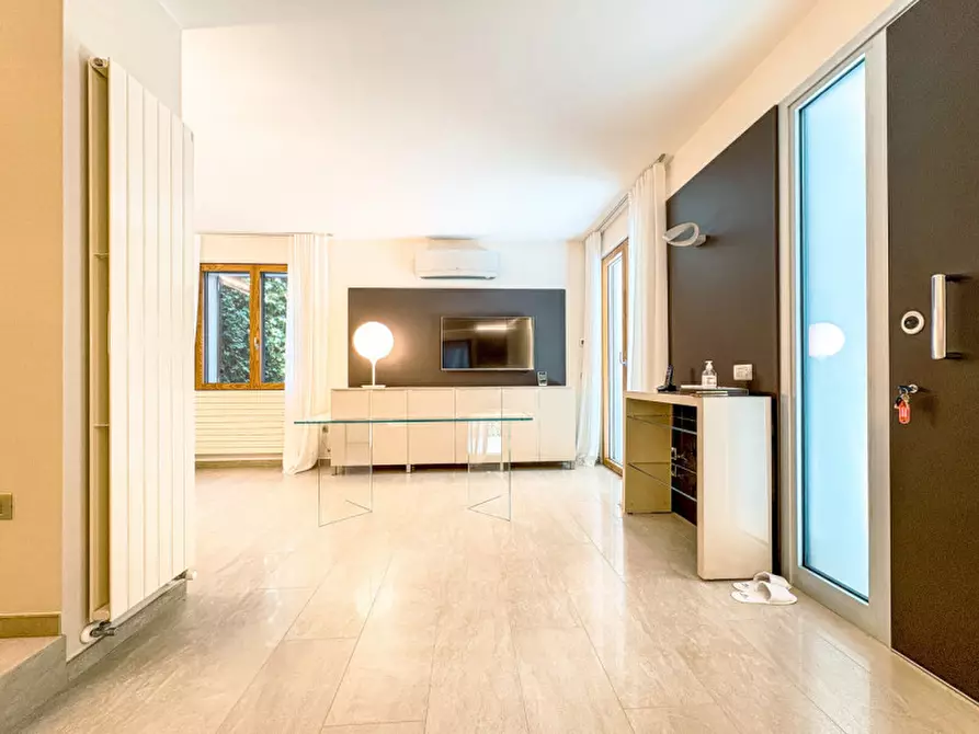 Immagine 8 di Casa indipendente in vendita  in Via Duchessa di Genova n.61/b a Stresa