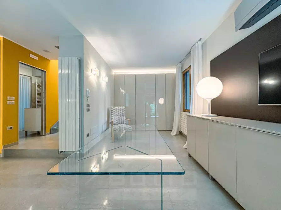 Immagine 10 di Casa indipendente in vendita  in Via Duchessa di Genova n.61/b a Stresa