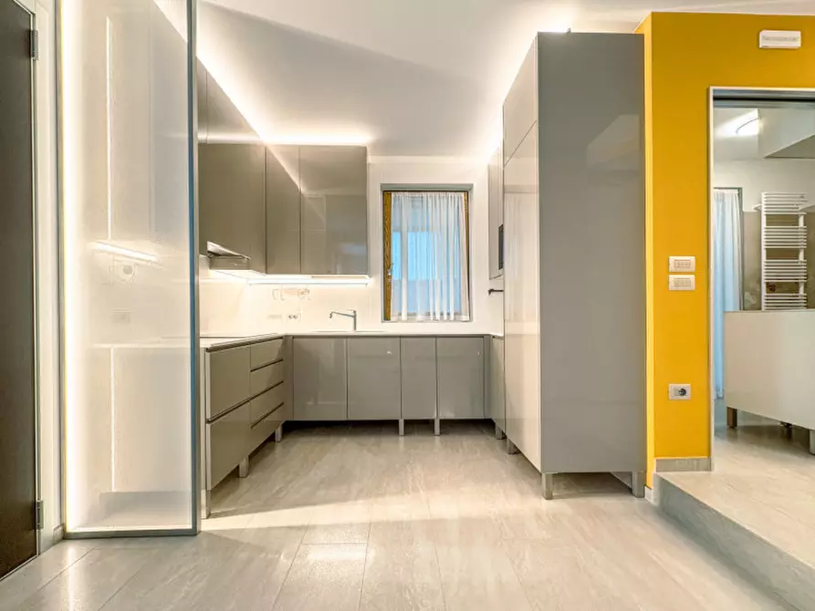 Immagine 12 di Casa indipendente in vendita  in Via Duchessa di Genova n.61/b a Stresa