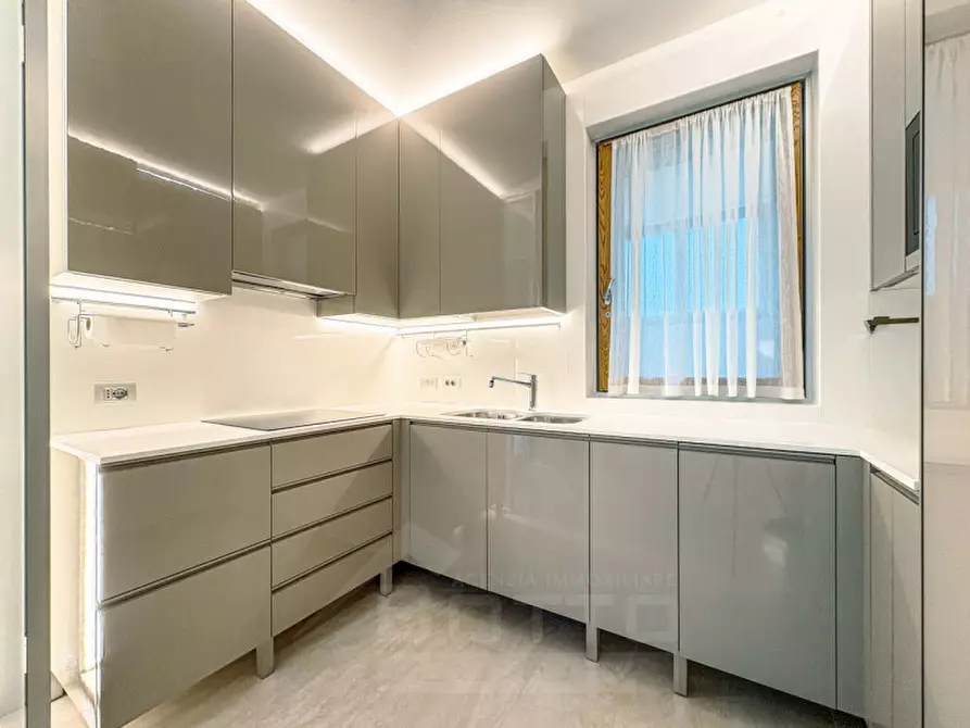 Immagine 13 di Casa indipendente in vendita  in Via Duchessa di Genova n.61/b a Stresa