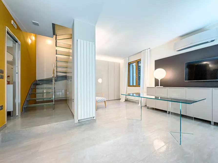 Immagine 16 di Casa indipendente in vendita  in Via Duchessa di Genova n.61/b a Stresa