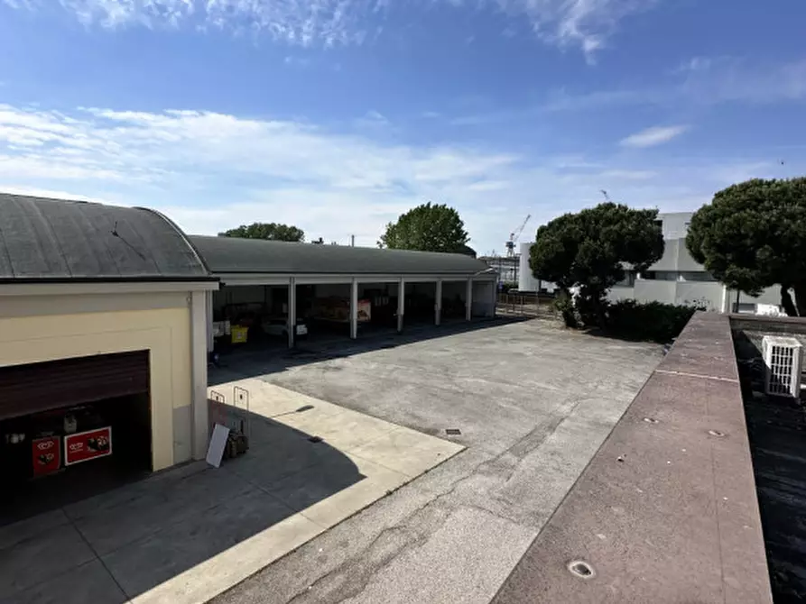 Immagine 1 di Capannone industriale in affitto  in VIA G. GOZZI 55 a Venezia