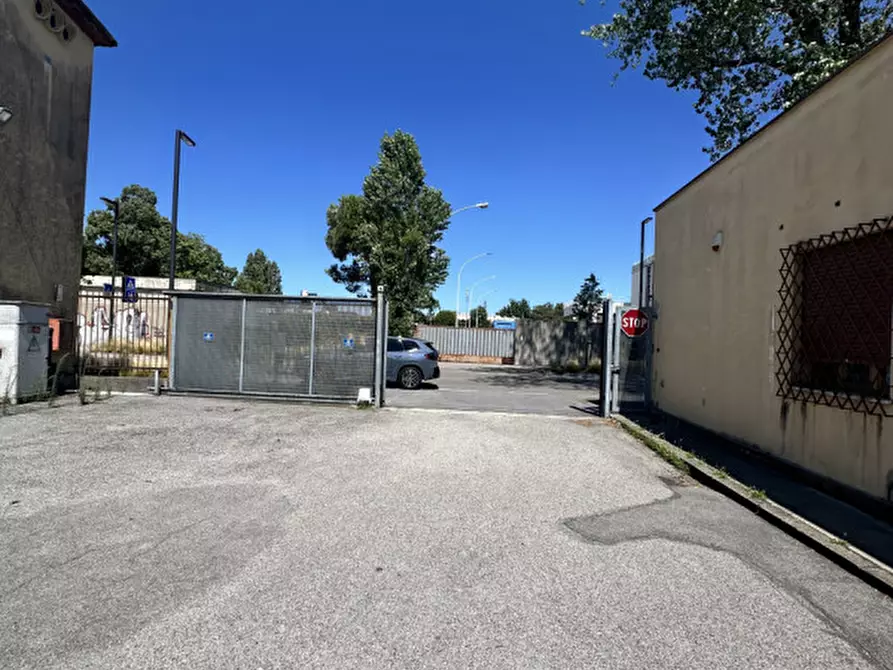 Immagine 7 di Capannone industriale in affitto  in VIA G. GOZZI 55 a Venezia