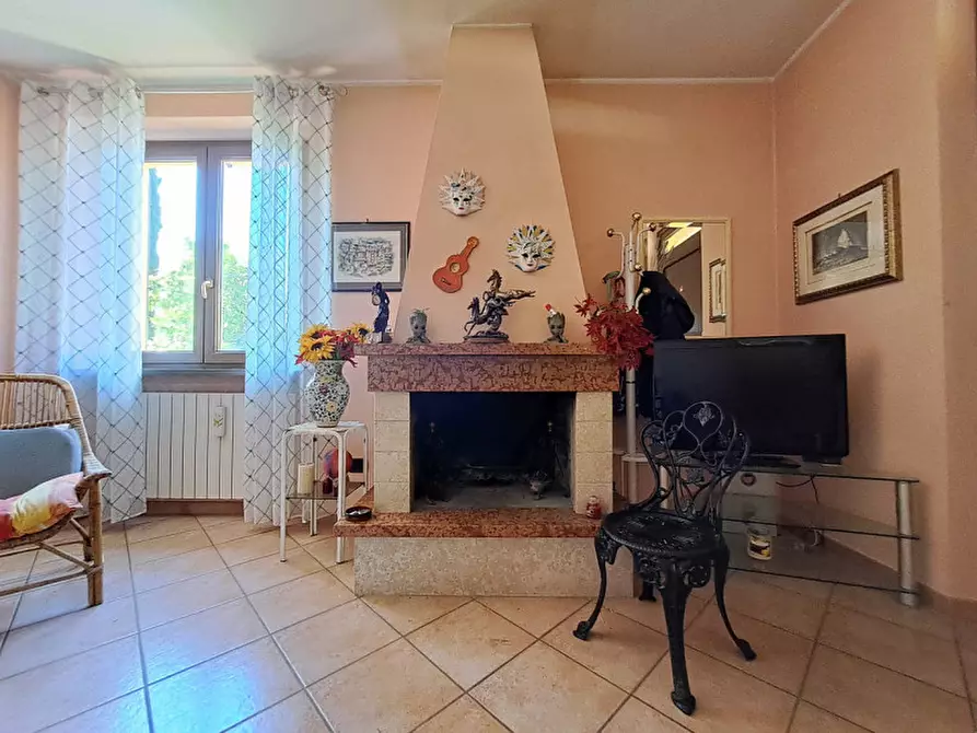 Immagine 3 di Villa in vendita  a Passignano Sul Trasimeno