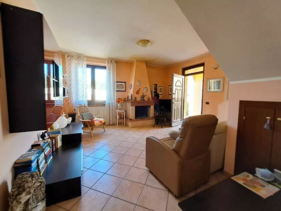 Immagine 4 di Villa in vendita  a Passignano Sul Trasimeno