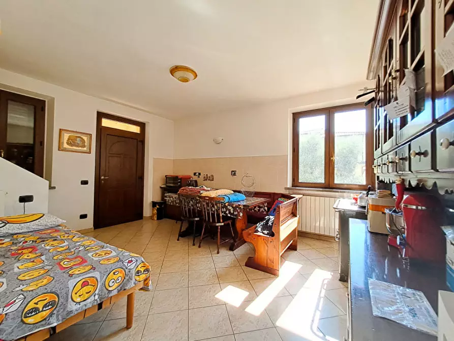 Immagine 11 di Villa in vendita  a Passignano Sul Trasimeno