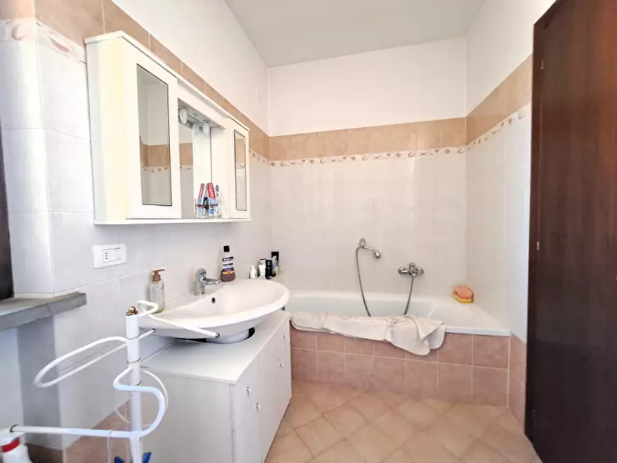 Immagine 21 di Villa in vendita  a Passignano Sul Trasimeno