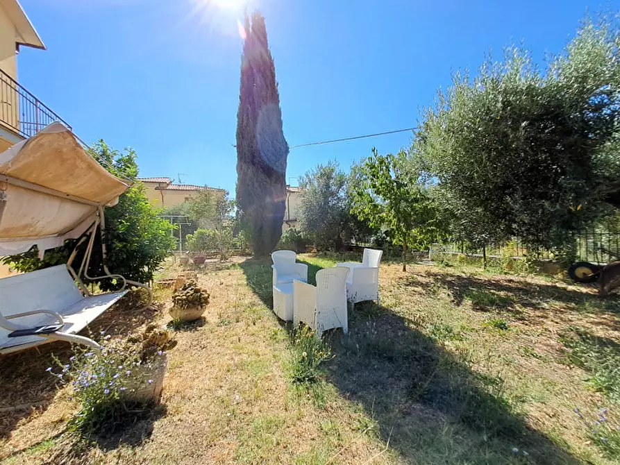 Immagine 27 di Villa in vendita  a Passignano Sul Trasimeno