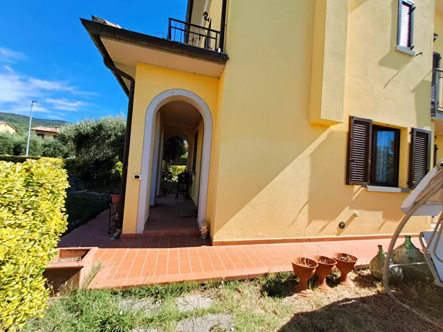 Immagine 28 di Villa in vendita  a Passignano Sul Trasimeno