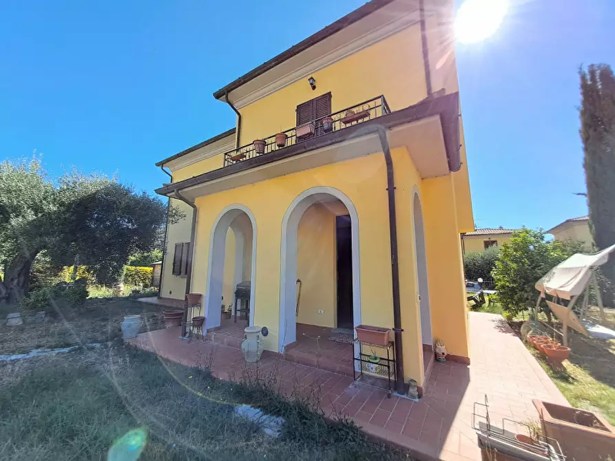 Immagine 29 di Villa in vendita  a Passignano Sul Trasimeno