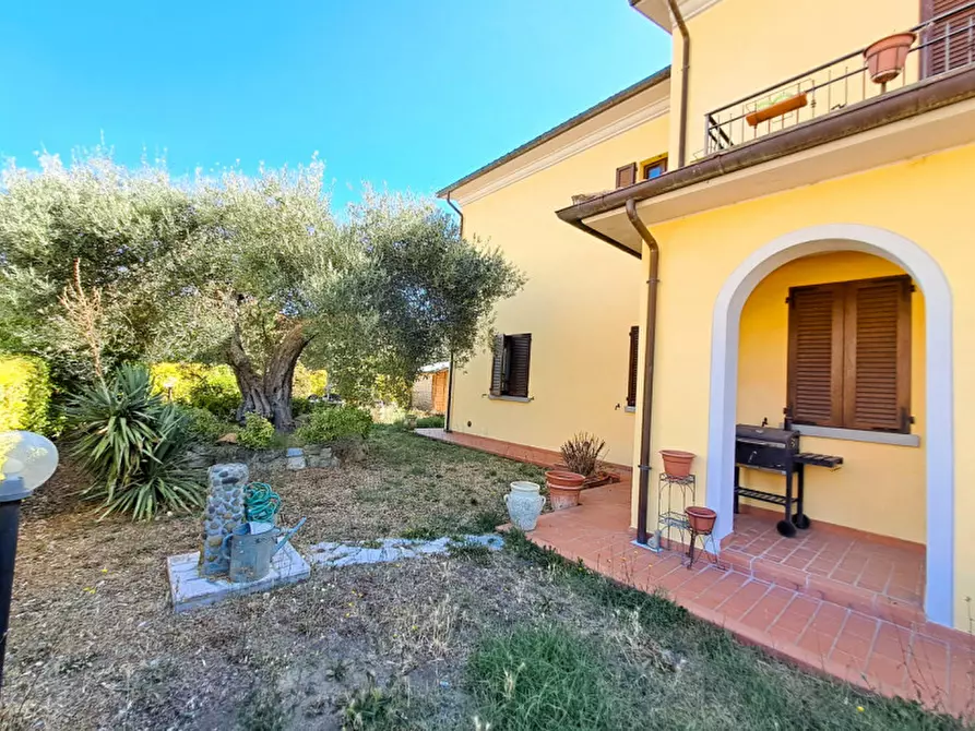 Immagine 30 di Villa in vendita  a Passignano Sul Trasimeno