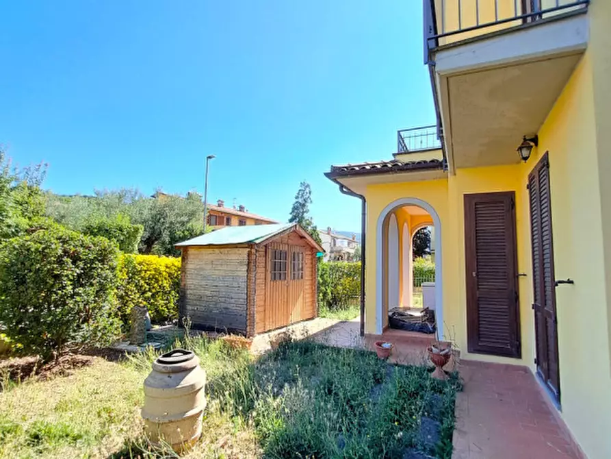 Immagine 33 di Villa in vendita  a Passignano Sul Trasimeno