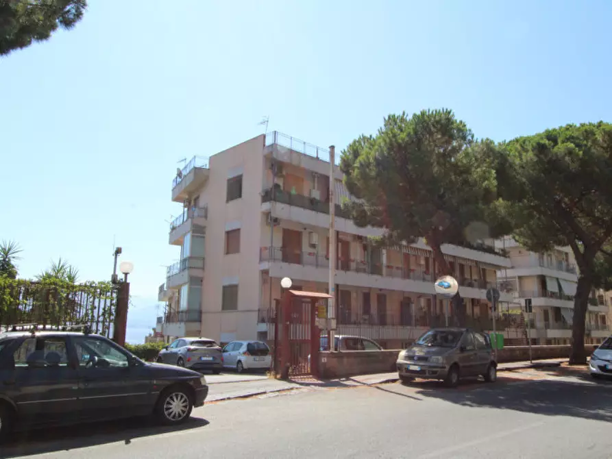 Immagine 3 di Appartamento in vendita  in Viale Regina Elena 530 a Messina