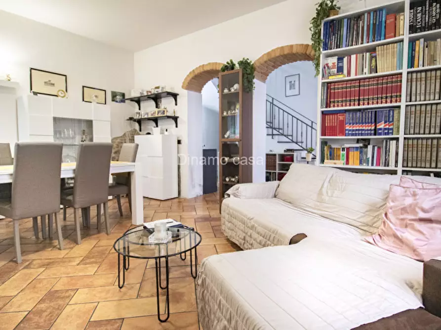 Immagine 2 di Casa indipendente in vendita  in Via Andrea Guazzalotri a Prato