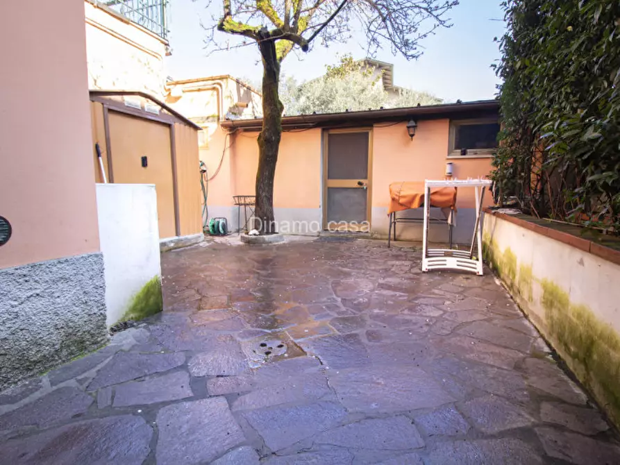 Immagine 15 di Casa indipendente in vendita  in Via Andrea Guazzalotri a Prato