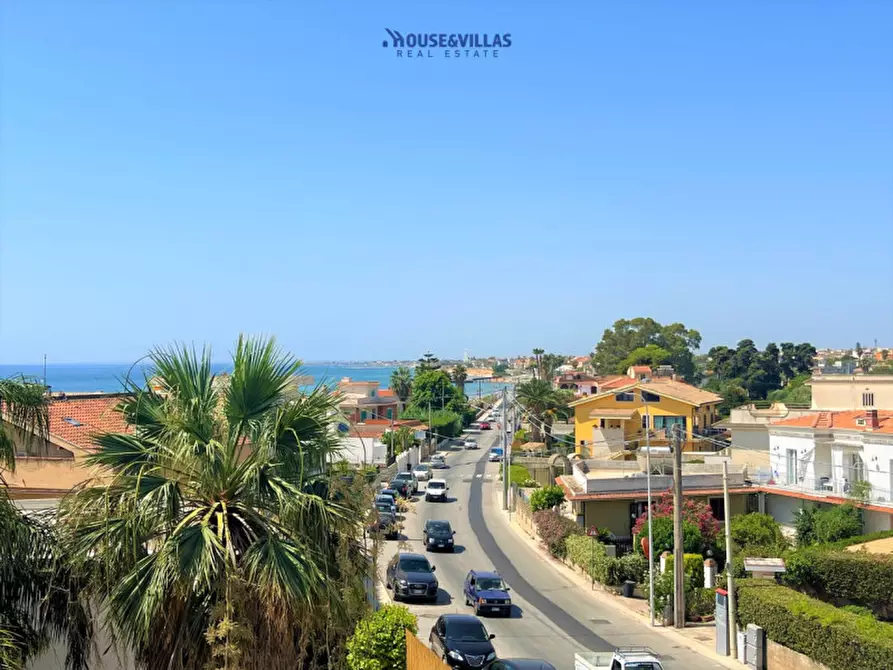 Immagine 2 di Appartamento in vendita  in Via Sandro Pertini a Avola