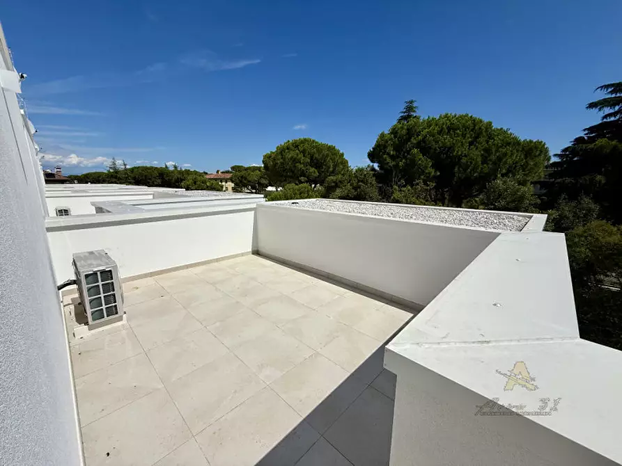 Immagine 17 di Villetta a schiera in vendita  in Viale Europa a Lignano Sabbiadoro