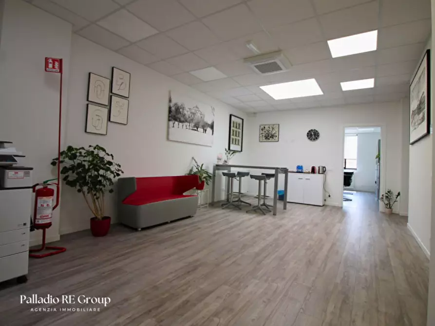 Immagine 2 di Ufficio in vendita  in Via Battaglione Val Leogra a Vicenza