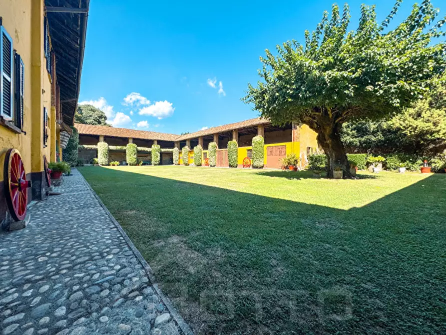 Immagine 10 di Villa in vendita  in Via Giordano Govanni Giassi 3 a Lonate Pozzolo