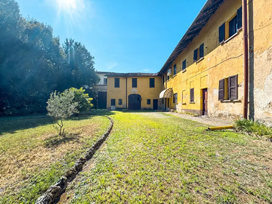 Immagine 18 di Villa in vendita  in Via Giordano Govanni Giassi 3 a Lonate Pozzolo