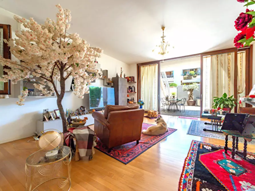 Immagine 1 di Villa in vendita  in Via Carlo Boscarato 10 a Roma