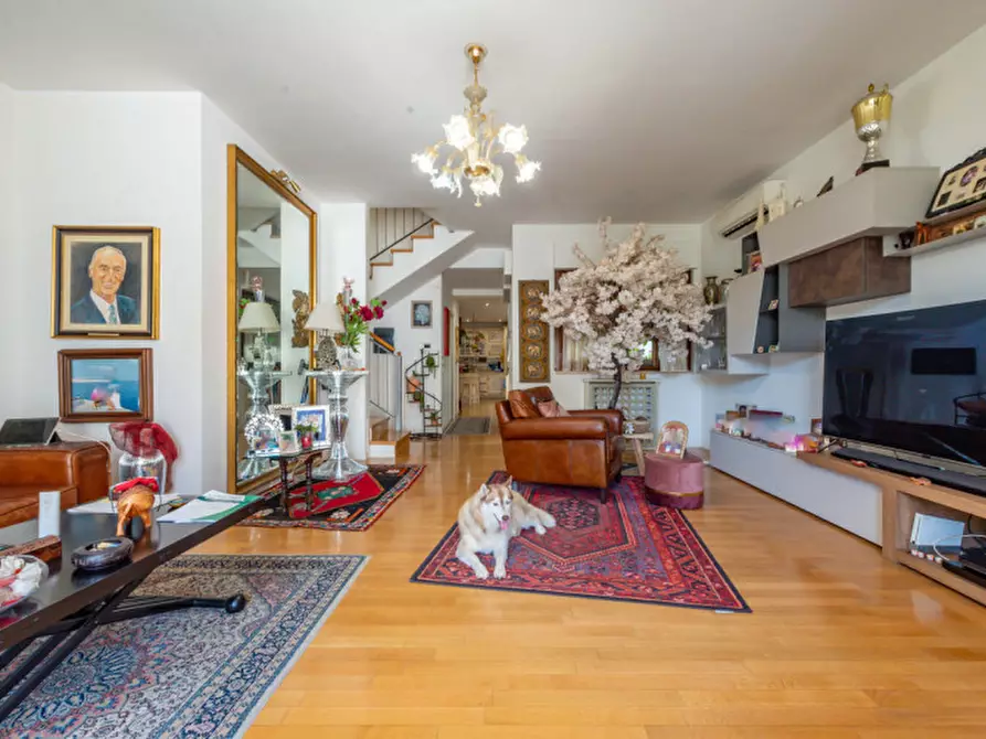 Immagine 2 di Villa in vendita  in Via Carlo Boscarato 10 a Roma