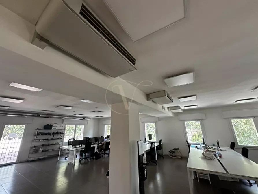 Immagine 10 di Ufficio in vendita  a Padova