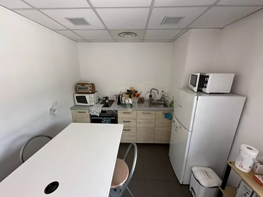 Immagine 15 di Ufficio in vendita  a Padova