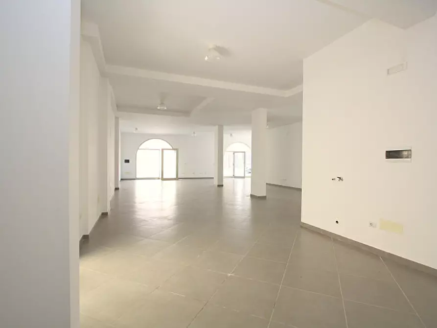 Immagine 4 di Attività commerciale in affitto  in Via Impero, Parabita, LE, Italia a Parabita