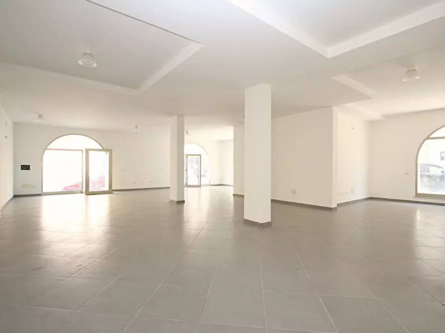 Immagine 5 di Attività commerciale in affitto  in Via Impero, Parabita, LE, Italia a Parabita