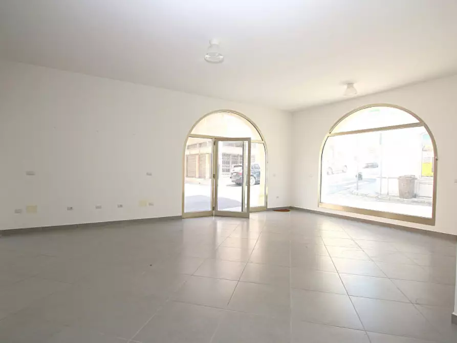 Immagine 8 di Attività commerciale in affitto  in Via Impero, Parabita, LE, Italia a Parabita