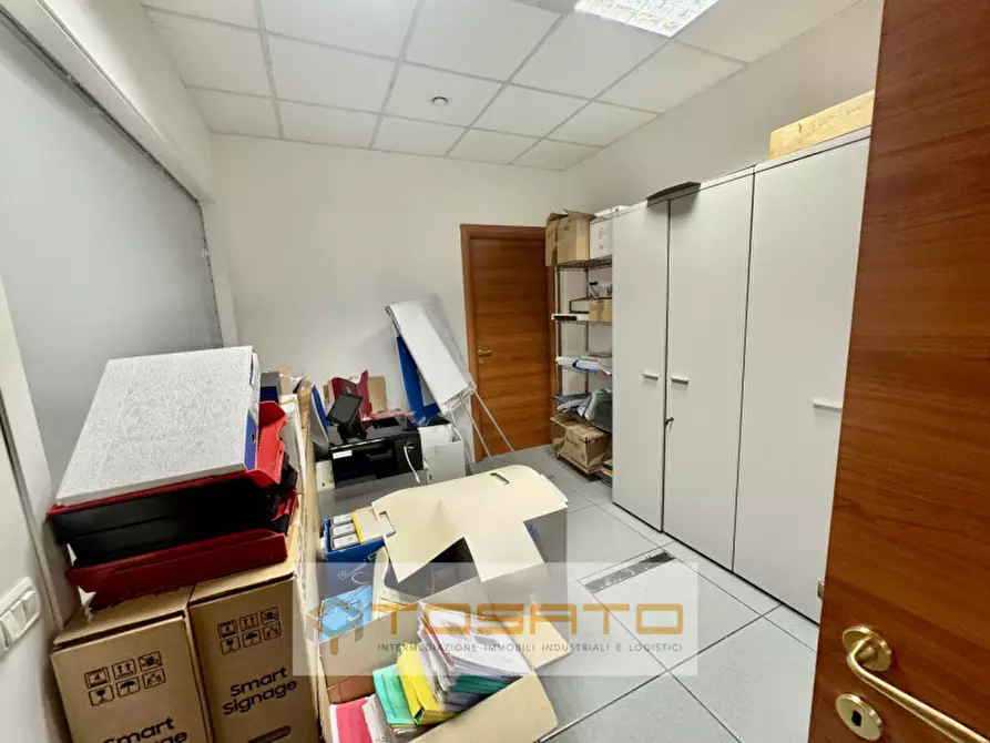 Immagine 11 di Ufficio in affitto  a Zevio