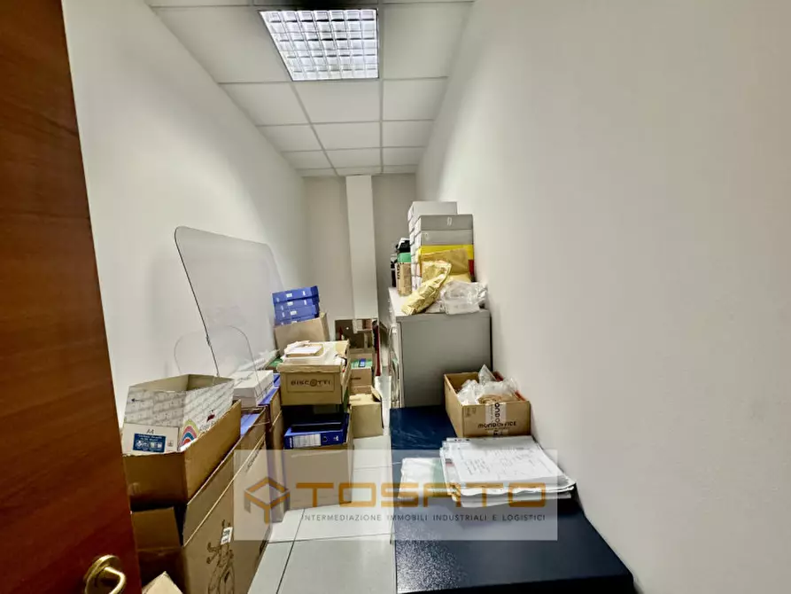 Immagine 12 di Ufficio in affitto  a Zevio