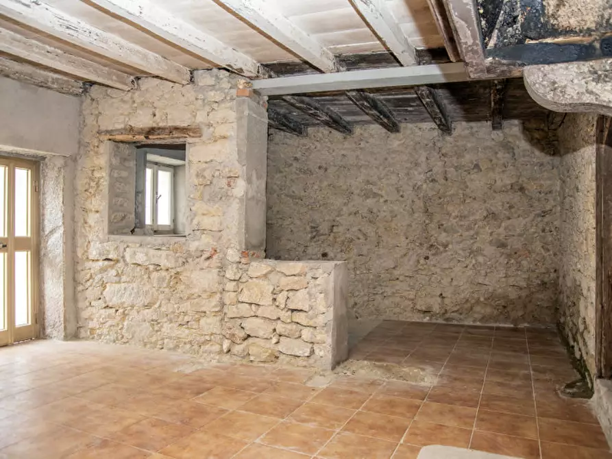Immagine 6 di Rustico / casale in vendita  a Badia Calavena