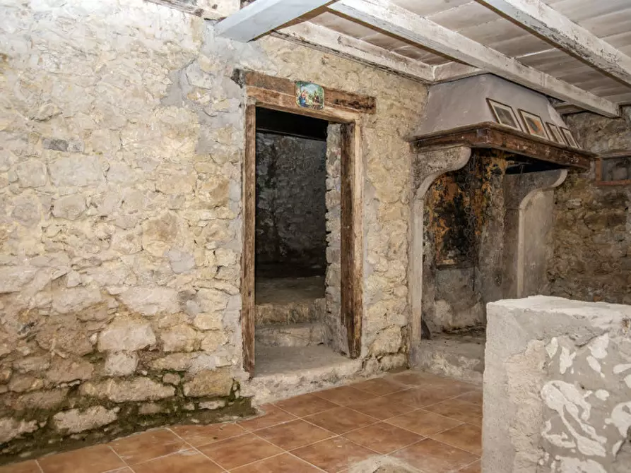 Immagine 9 di Rustico / casale in vendita  a Badia Calavena