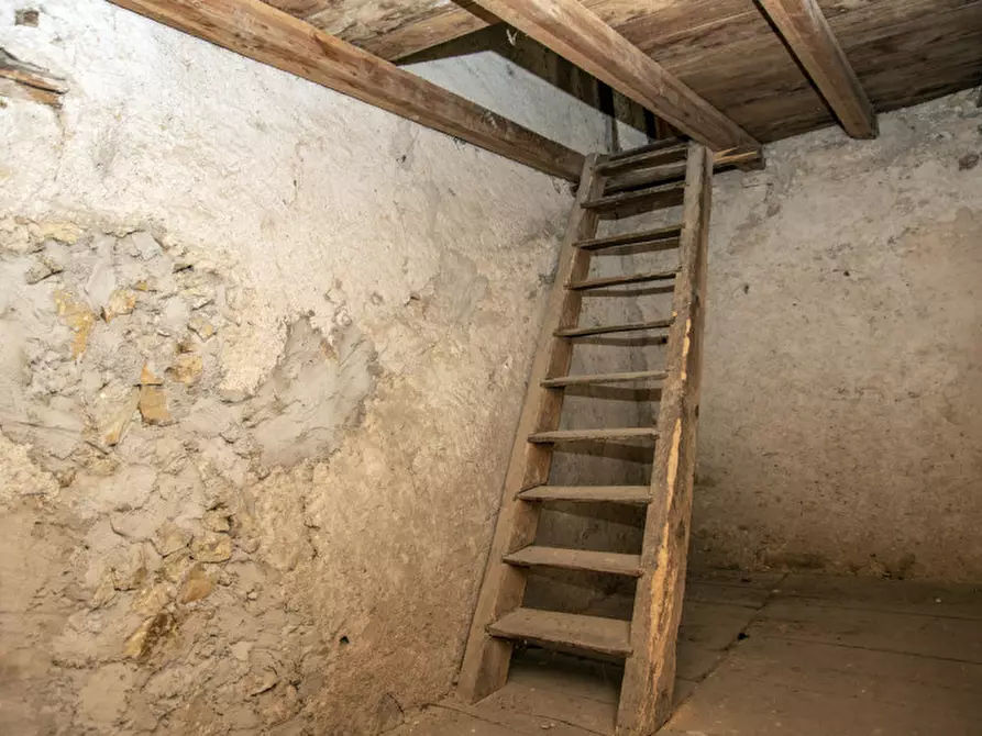 Immagine 28 di Rustico / casale in vendita  a Badia Calavena