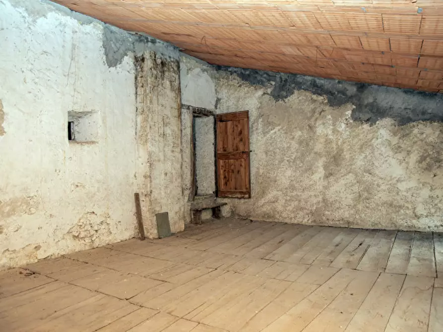 Immagine 31 di Rustico / casale in vendita  a Badia Calavena